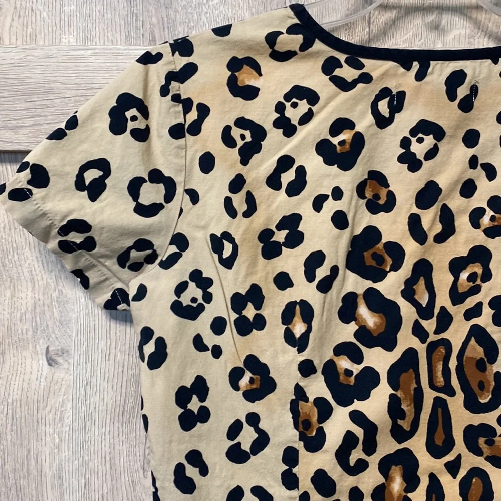 Big Leopard print Scrub top XS, Koi STRETCH brand by Kathy Peterson, Scrub Work - Picture 8 of 12